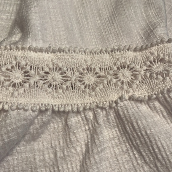 Ruby Rd. Lightweight white short sleeve top crochet on bell sleeves Size M NWT - Picture 4 of 9